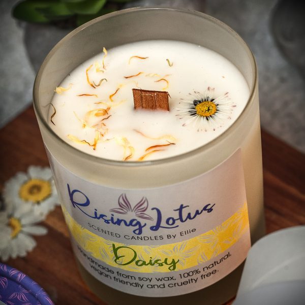 Floral scented candle for Easter